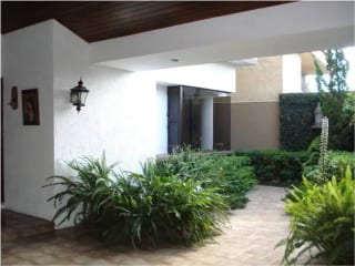 Zona 10 Casa en venta — miniatura 1 de 6